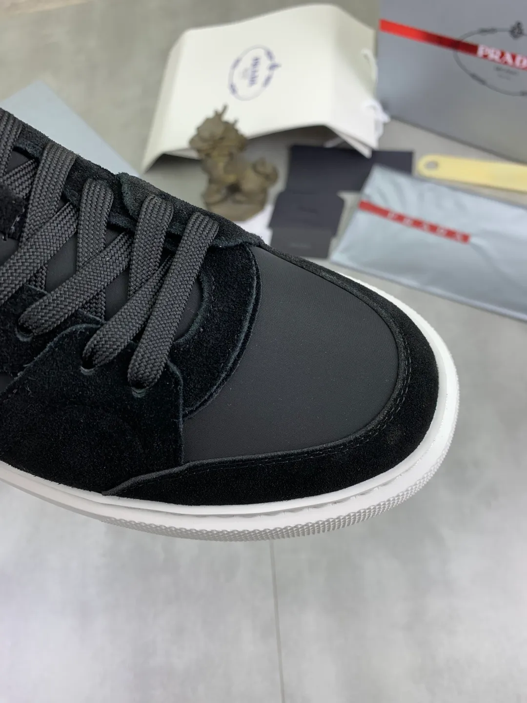 Men's men's shoes P560 💰【New style】Top quality, new popular models on the official website, which will never go out of style for a century, 🆘 The trendy brand (Prada) mainly promotes popular models, avant-garde and versatile fashionable men's shoes, privately molded, with cowhide splicing and 1:1 oil edge treatment... fashionable and simple, original imported cowhide with python skin, cowhide leather lining for feet; the atmosphere and personality are more fashionable, eye-catching and pursuing class. It will subvert the old idea and be a must-have for fashionistas who want to spend time with you! Must keep it! High-end comfortable and low-cost, high-end quality workmanship. Size: 38-45 4️⃣ colors available. full package
